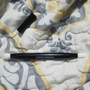 retractable concealer brush